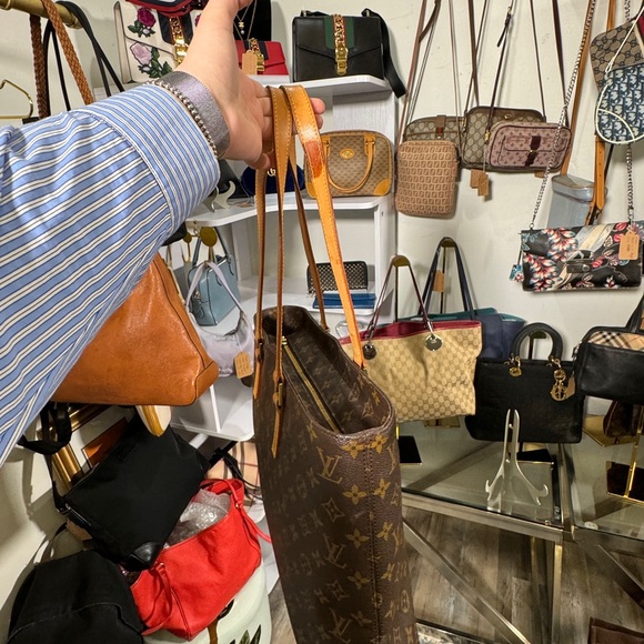 Louis Vuitton LV Monogram Brown Luco Shoulder Bag - Picture 15 of 15